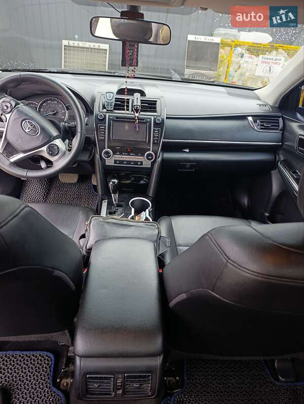 Седан Toyota Camry 2015 в Львове
