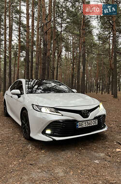 Седан Toyota Camry 2017 в Киеве