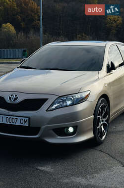 Седан Toyota Camry 2007 в Обухове