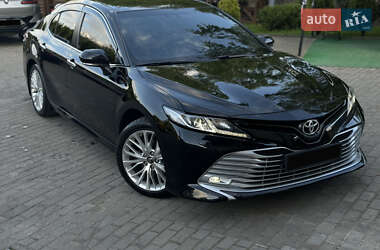 Седан Toyota Camry 2019 в Львове