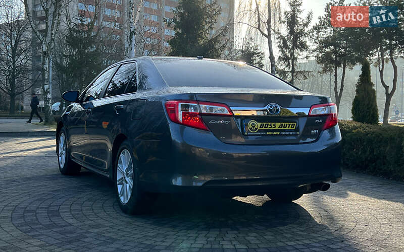 Седан Toyota Camry 2013 в Львові