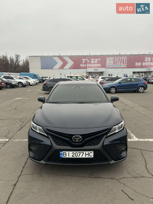 Седан Toyota Camry 2018 в Кременчуге