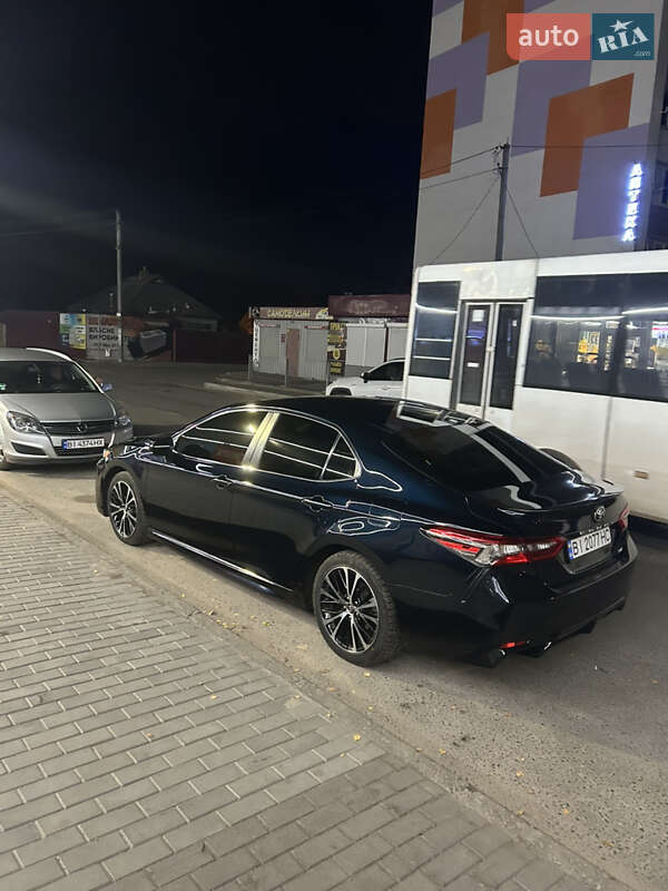 Седан Toyota Camry 2018 в Кременчуге