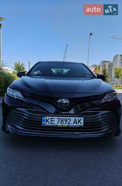 Седан Toyota Camry 2018 в Дніпрі