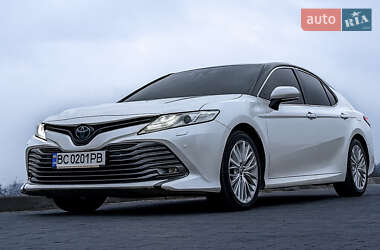 Седан Toyota Camry 2019 в Львове