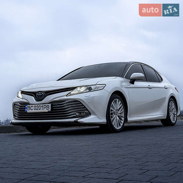 Toyota Camry 2019