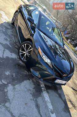 Седан Toyota Camry 2019 в Києві