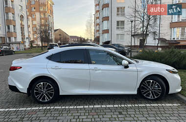 Седан Toyota Camry 2024 в Ивано-Франковске