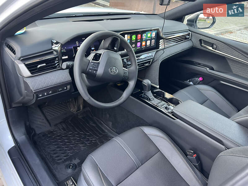Седан Toyota Camry 2024 в Ивано-Франковске