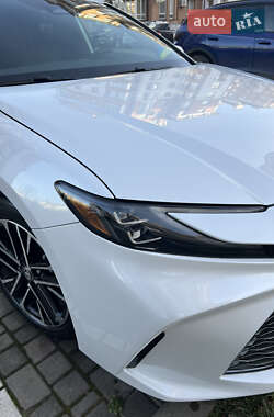 Седан Toyota Camry 2024 в Ивано-Франковске