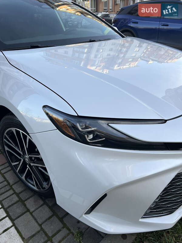 Седан Toyota Camry 2024 в Ивано-Франковске