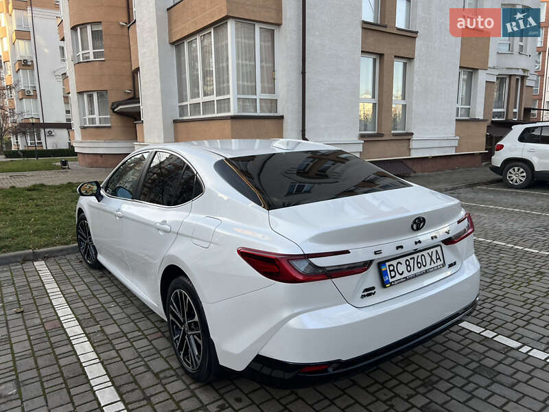 Седан Toyota Camry 2024 в Ивано-Франковске