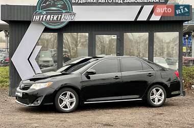 Седан Toyota Camry 2014 в Киеве
