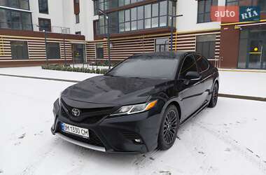 Седан Toyota Camry 2019 в Киеве