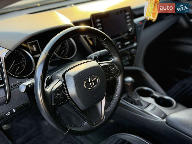 Седан Toyota Camry 2022 в Рівному