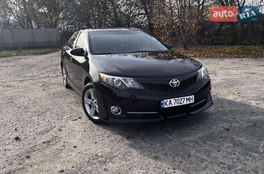 Седан Toyota Camry 2014 в Киеве
