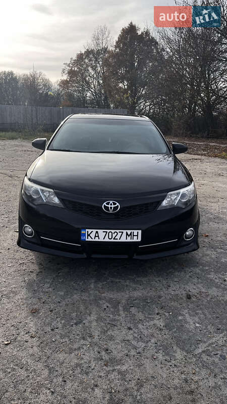 Седан Toyota Camry 2014 в Києві