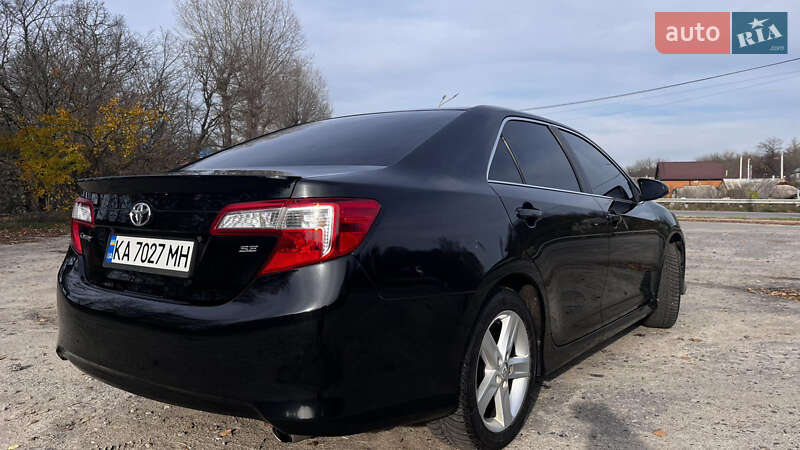 Седан Toyota Camry 2014 в Києві