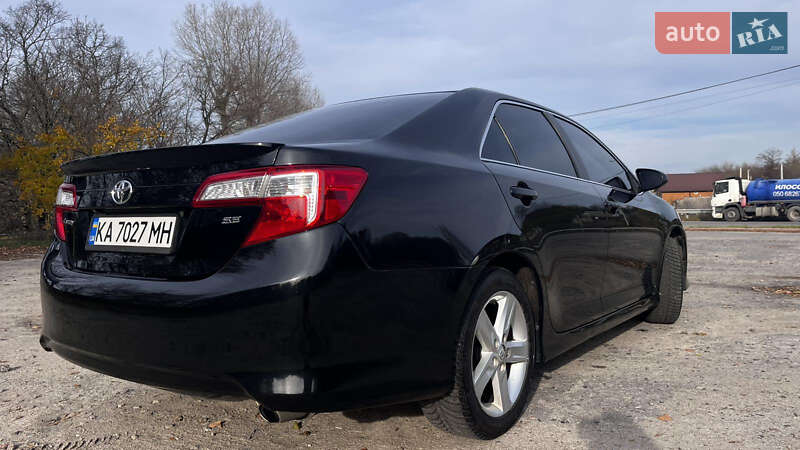 Седан Toyota Camry 2014 в Києві
