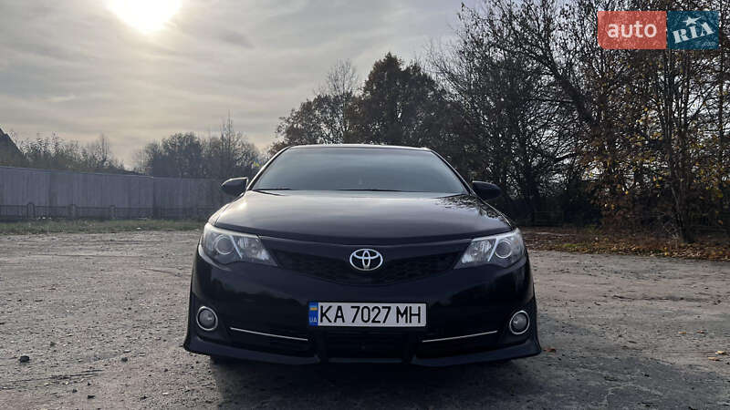 Седан Toyota Camry 2014 в Києві