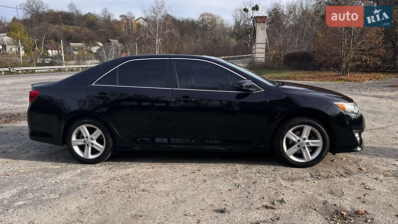 Седан Toyota Camry 2014 в Києві