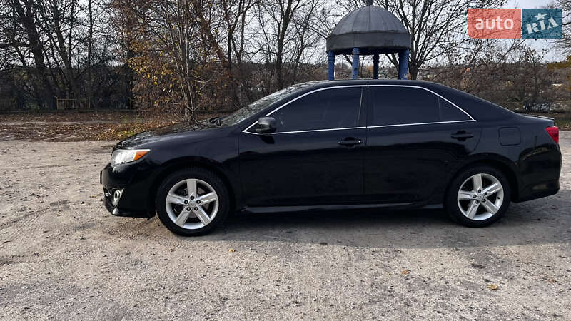 Седан Toyota Camry 2014 в Києві