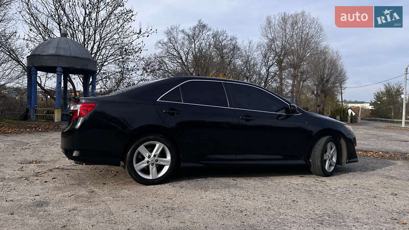 Седан Toyota Camry 2014 в Києві