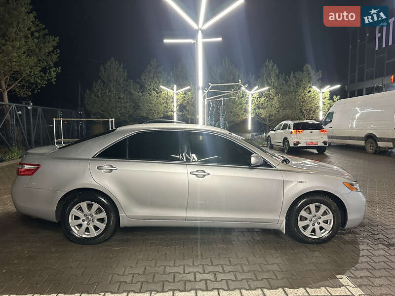 Седан Toyota Camry 2008 в Рівному