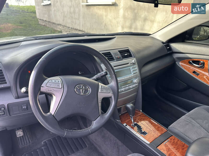 Седан Toyota Camry 2008 в Рівному