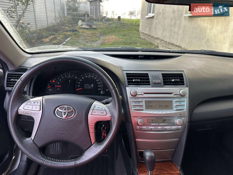 Седан Toyota Camry 2008 в Рівному