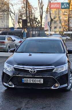 Седан Toyota Camry 2017 в Виннице