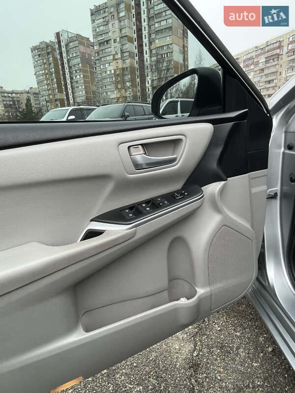 Седан Toyota Camry 2015 в Києві