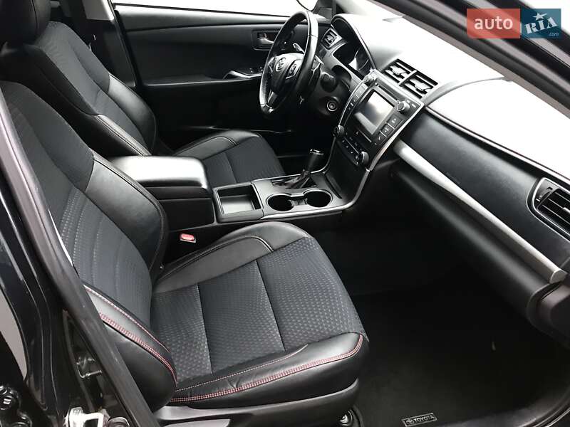 Седан Toyota Camry 2015 в Києві