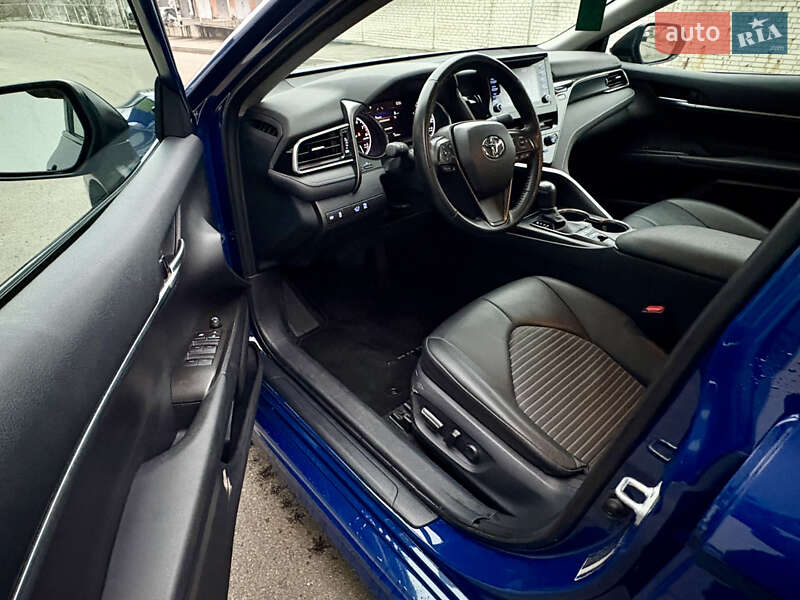 Седан Toyota Camry 2023 в Киеве