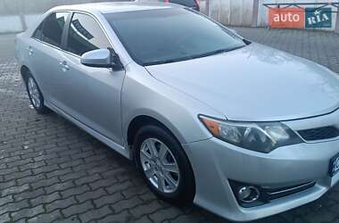 Седан Toyota Camry 2014 в Черновцах