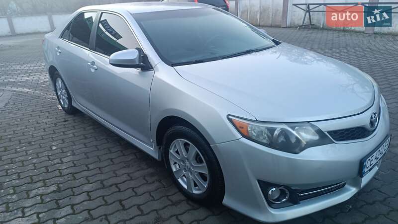 Седан Toyota Camry 2014 в Чернівцях