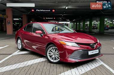 Седан Toyota Camry 2018 в Киеве