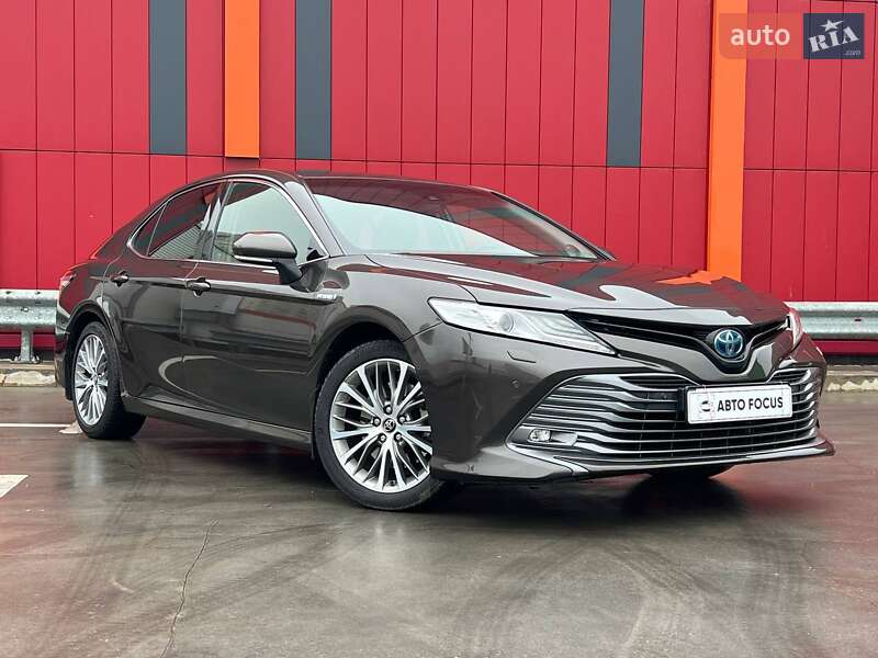 Toyota Camry 2019