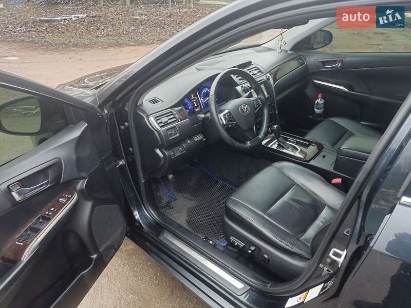 Седан Toyota Camry 2017 в Полтаве
