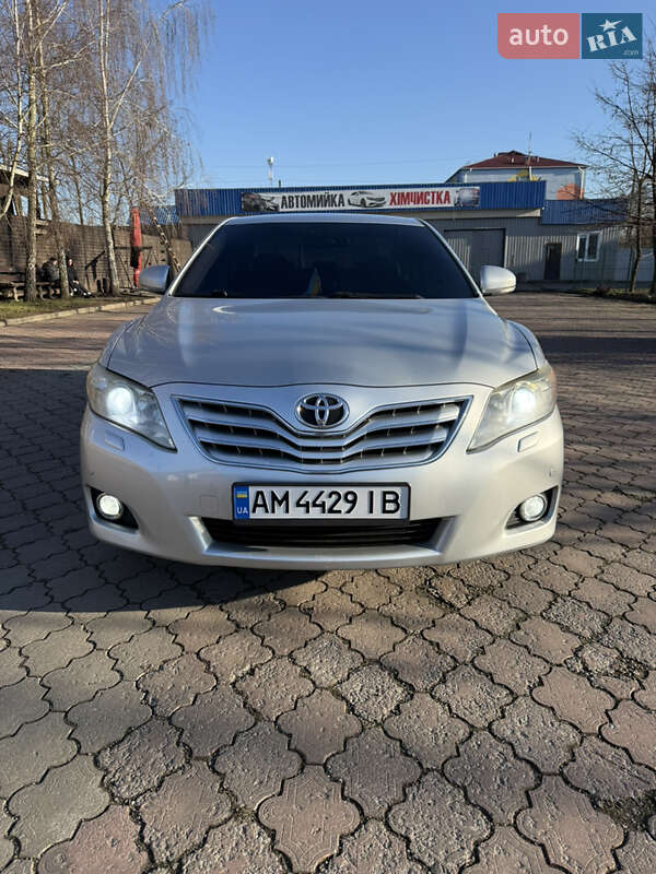 Седан Toyota Camry 2010 в Бердичеві
