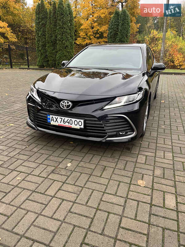 Седан Toyota Camry 2022 в Киеве