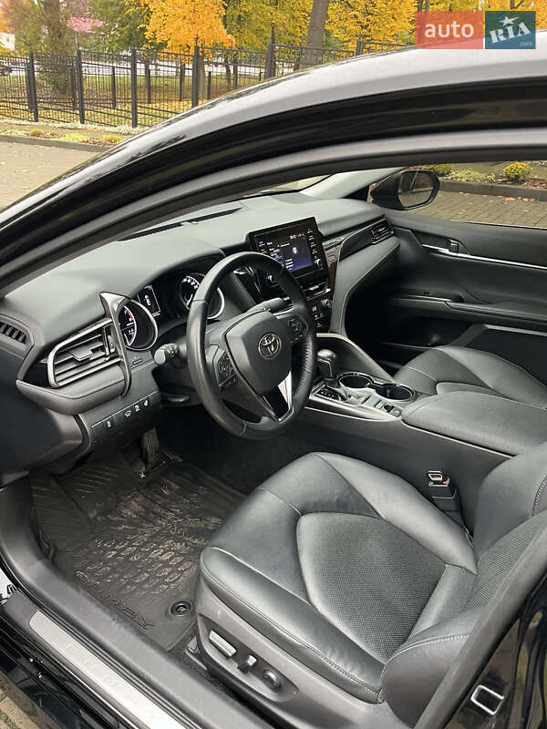 Седан Toyota Camry 2022 в Киеве