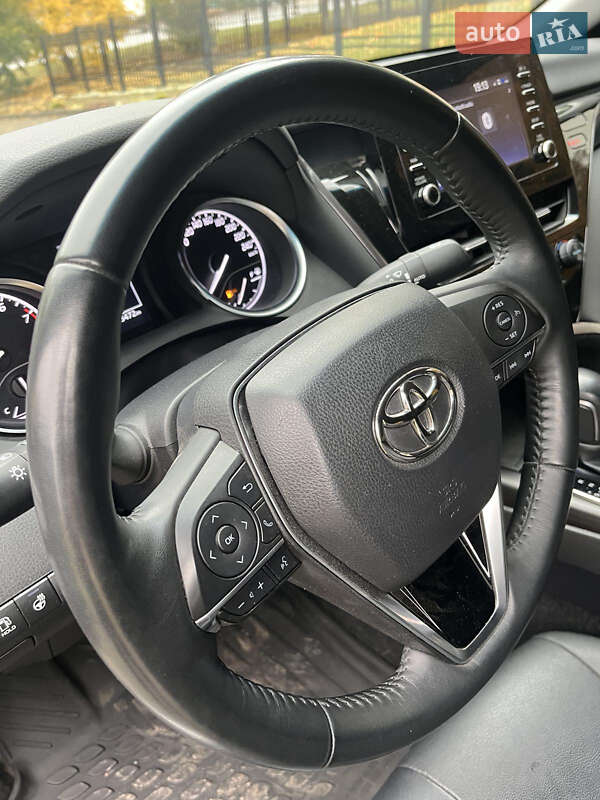 Седан Toyota Camry 2022 в Киеве