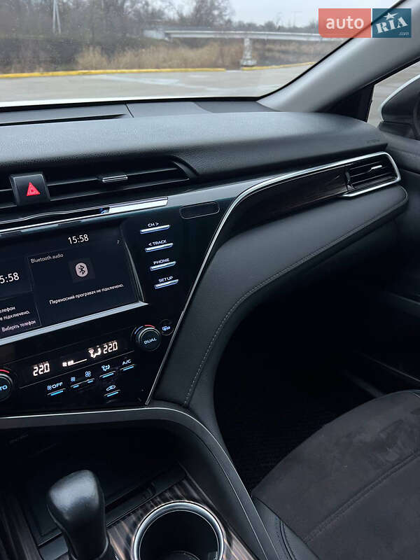 Седан Toyota Camry 2018 в Павлограде