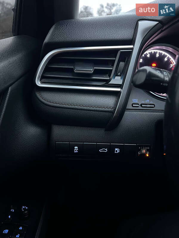 Седан Toyota Camry 2018 в Павлограде