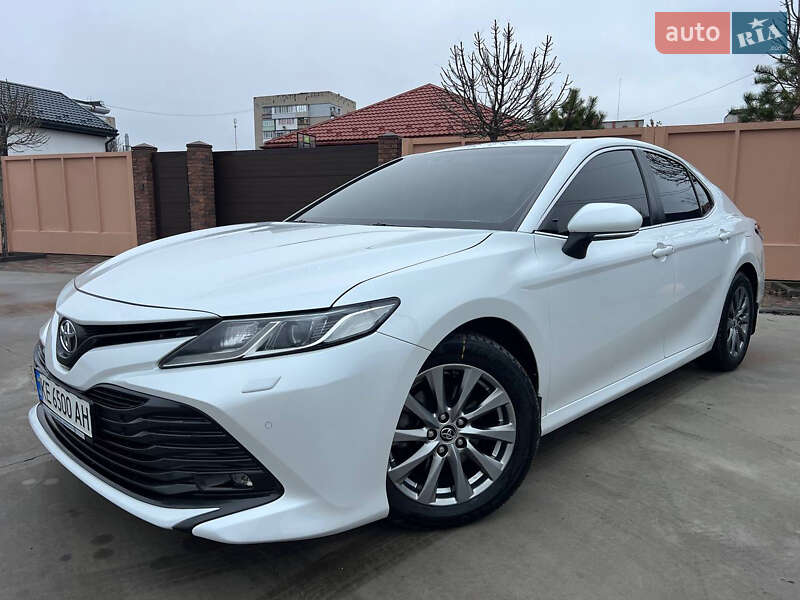 Седан Toyota Camry 2018 в Павлограде