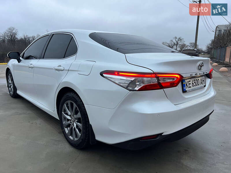Седан Toyota Camry 2018 в Павлограде