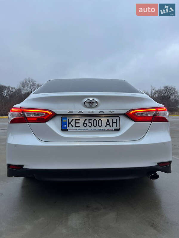 Седан Toyota Camry 2018 в Павлограде