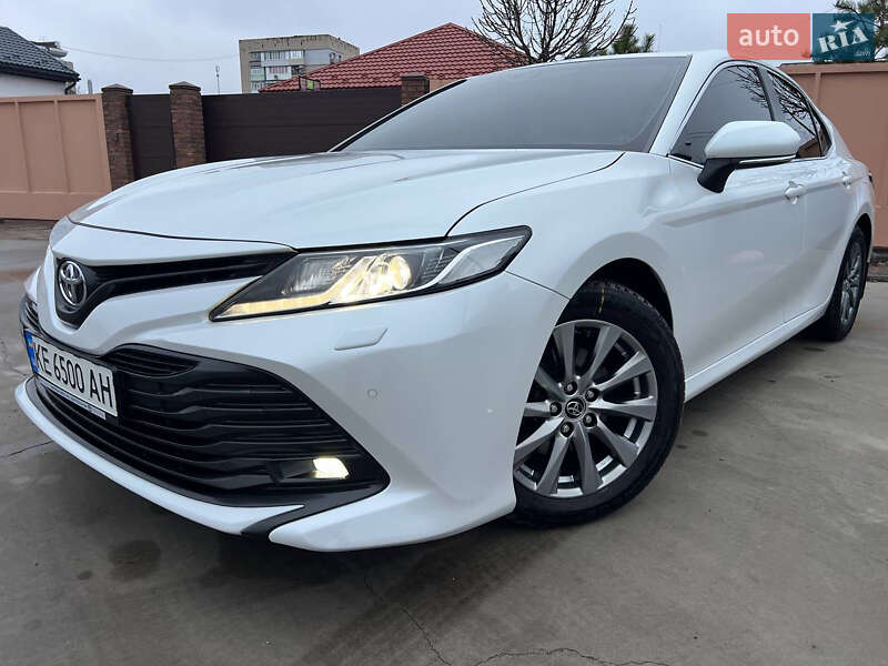 Седан Toyota Camry 2018 в Павлограде