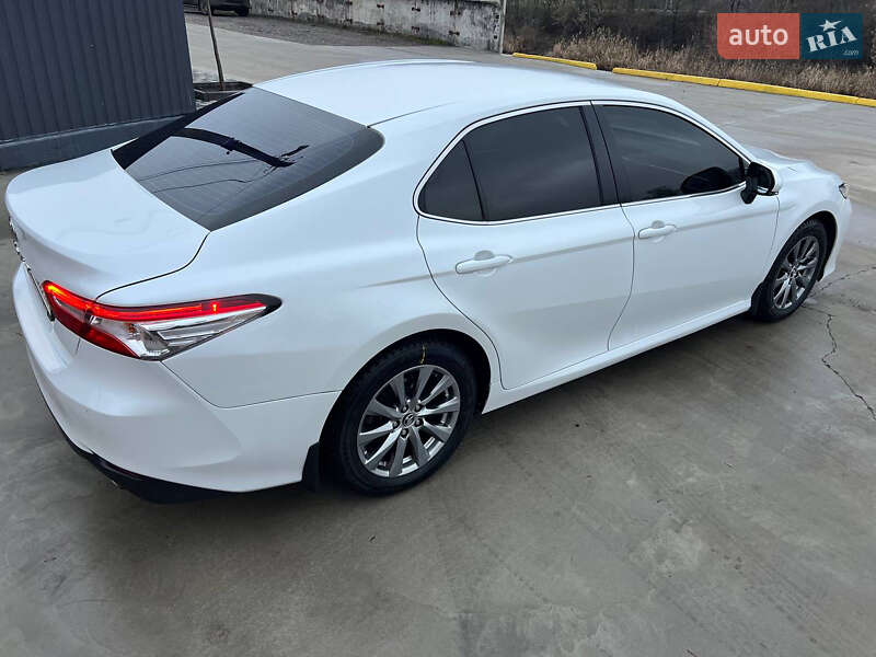 Седан Toyota Camry 2018 в Павлограде